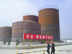 在建的一个立式油罐工程