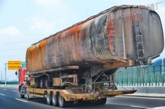 石油泄漏引发爆炸，死亡20