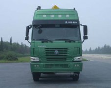 龙帝牌斯太尔豪沃前四后八油罐车