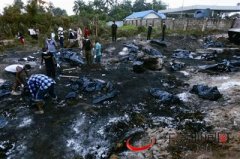 尼日利亚油罐车爆炸 致200余捡油居民死亡(图)